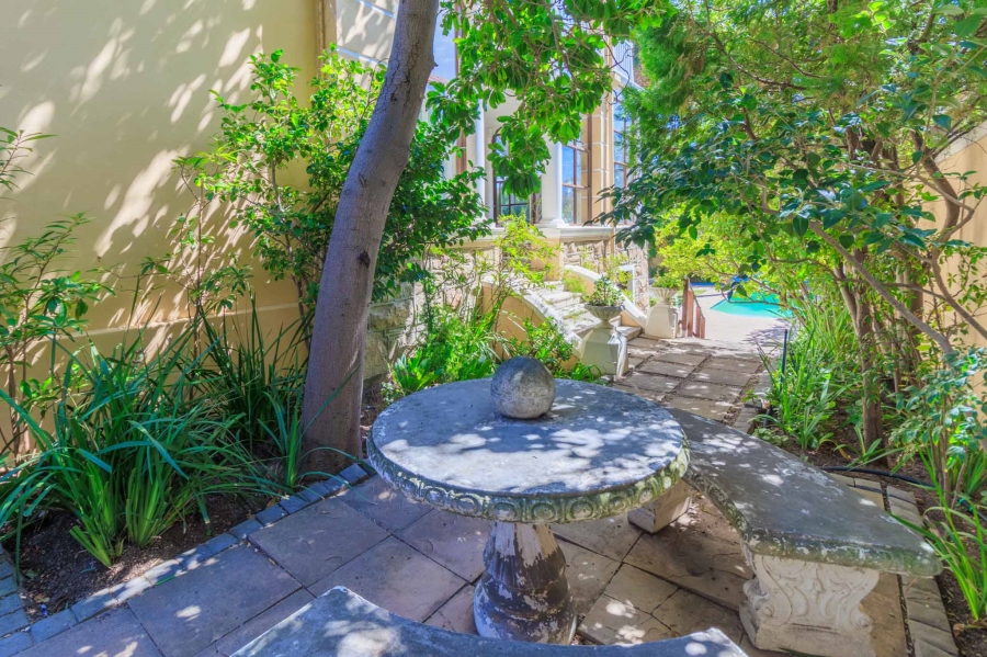 6 Bedroom Property for Sale in Fresnaye Western Cape